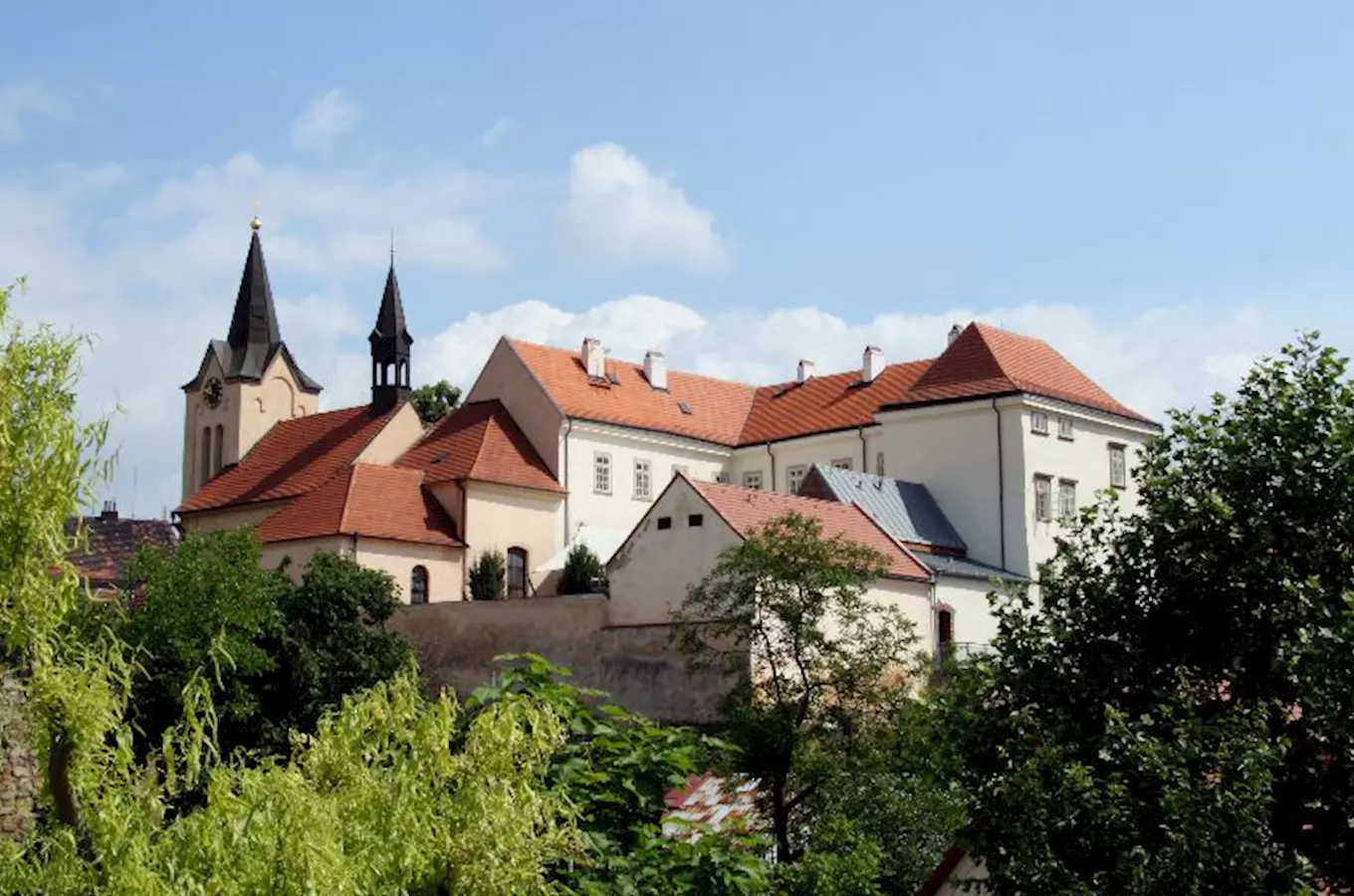 z&aacute;mek.webp (114 KB)